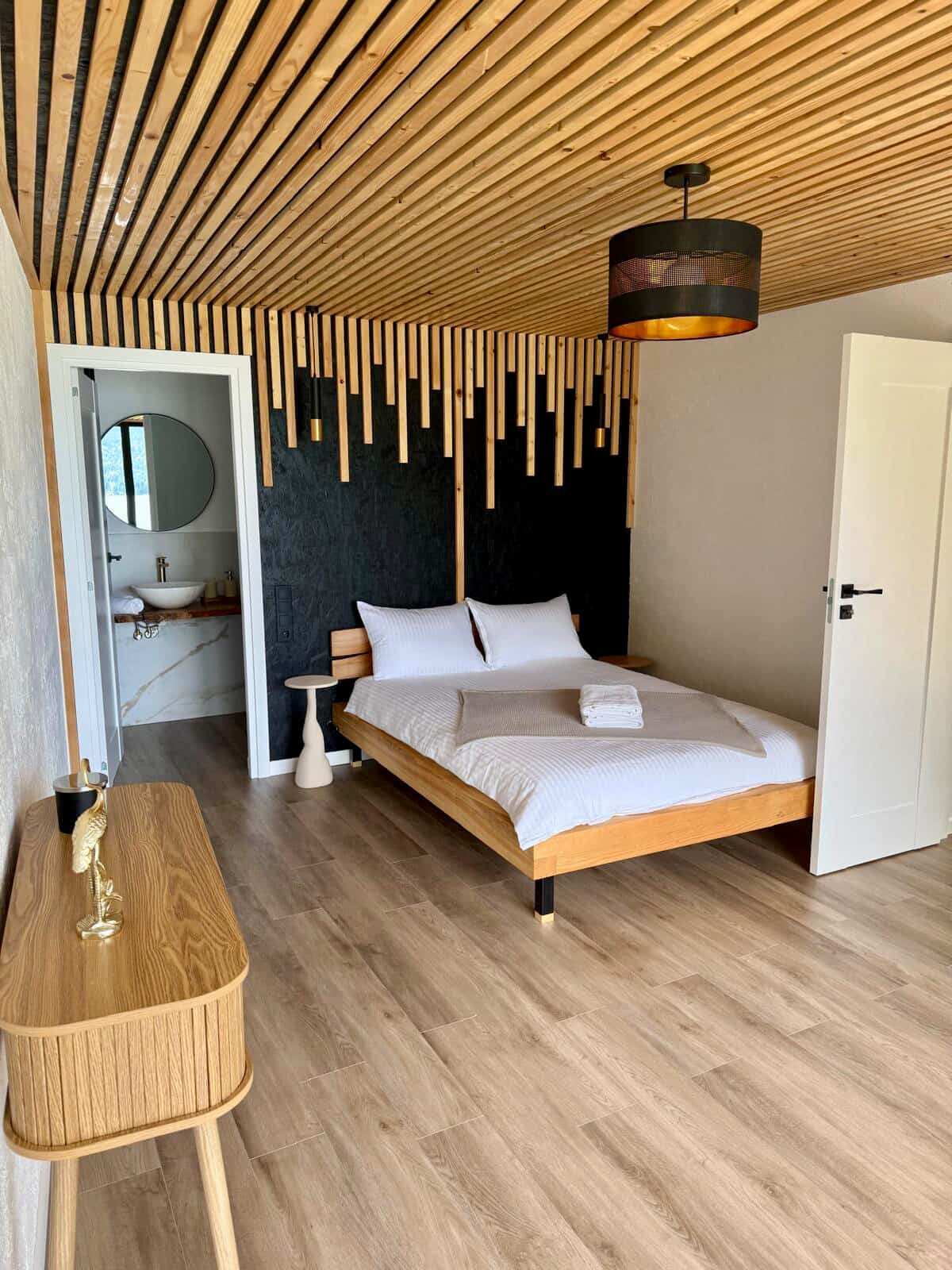 Dormitor modern cu baie proprie