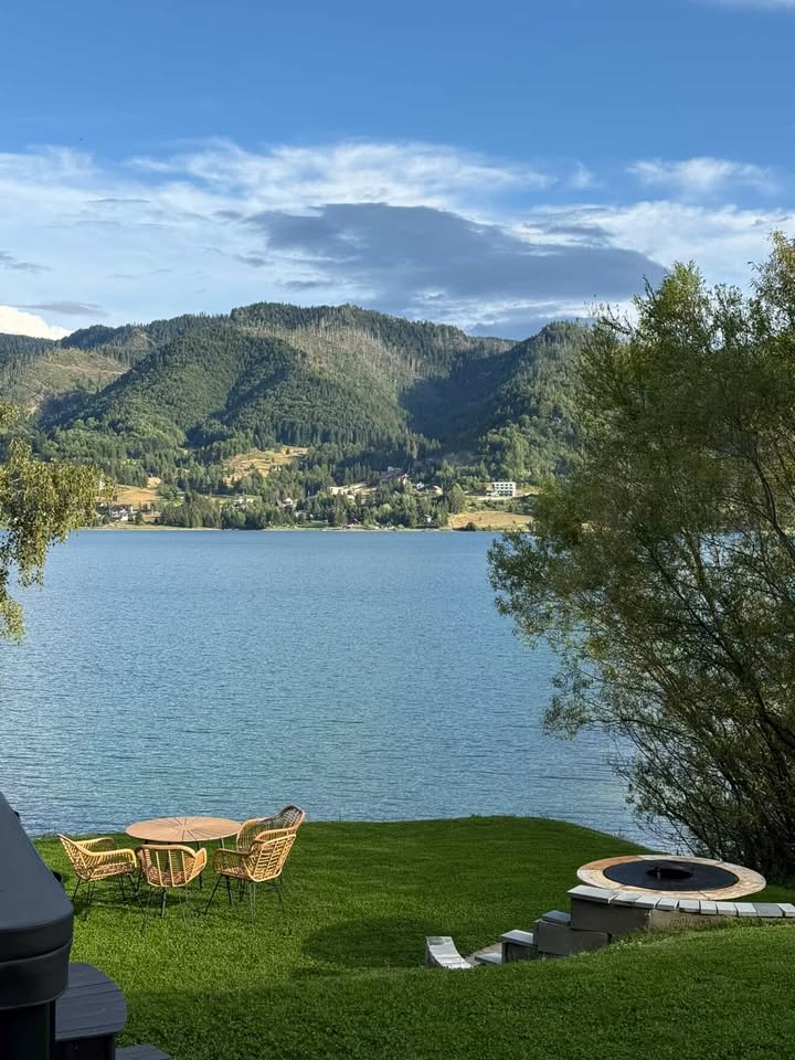 Vedere la lacul Colibița