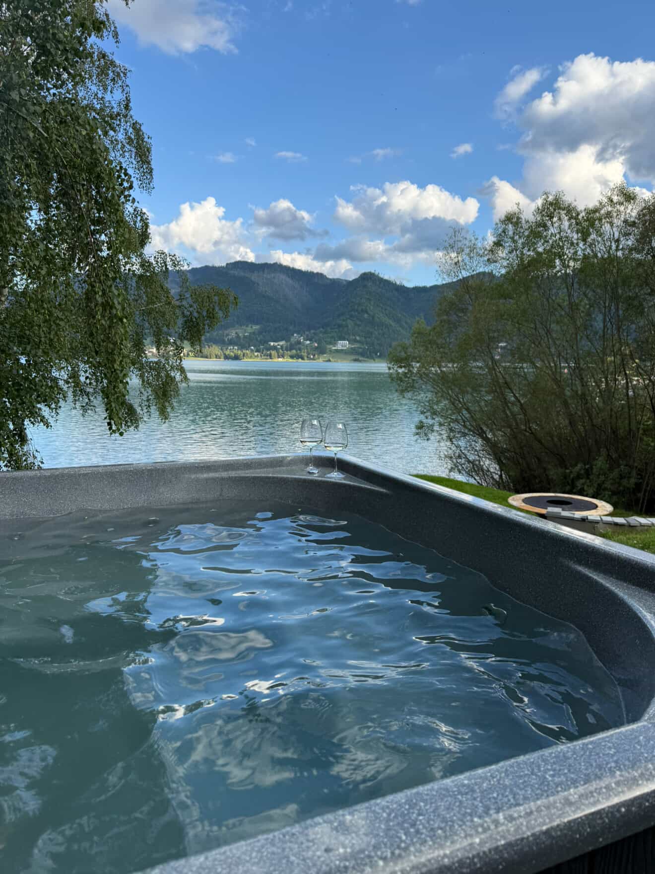 Ciubăr / jacuzzi cu vedere la lacul Colibița