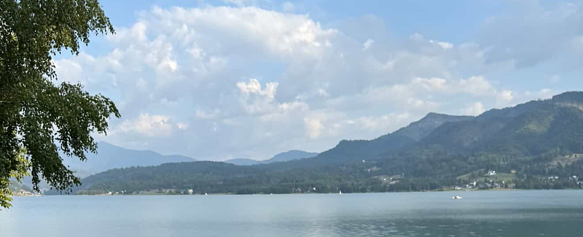 Vedere panoramică la lacul Colibița
